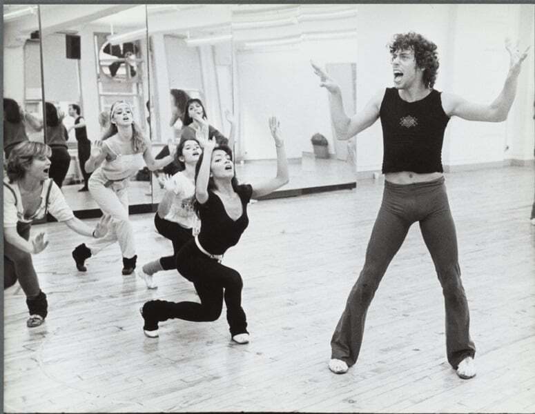 Бродвейский актер Терренс Манн репетирует перед постановкой мюзикла «Кошки» в 1982 году.