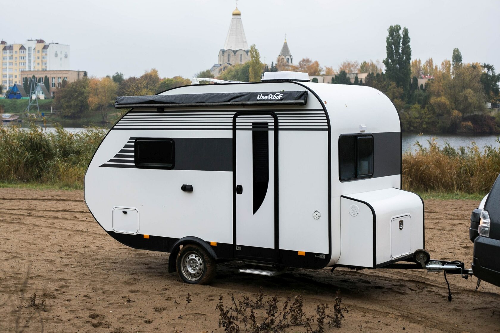 Прицеп кемпер Lotus Caravans