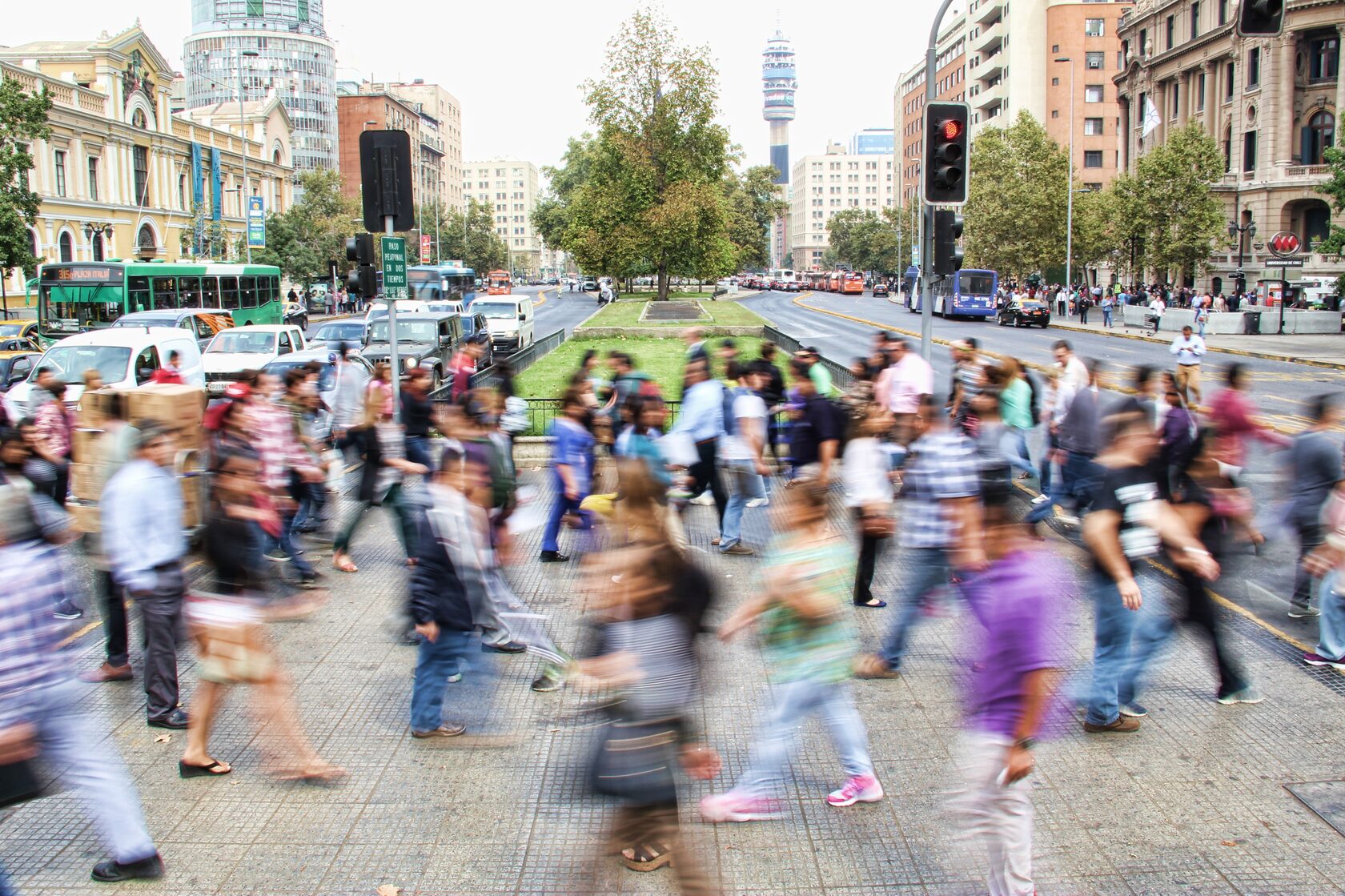 Фото людей в городе в движении