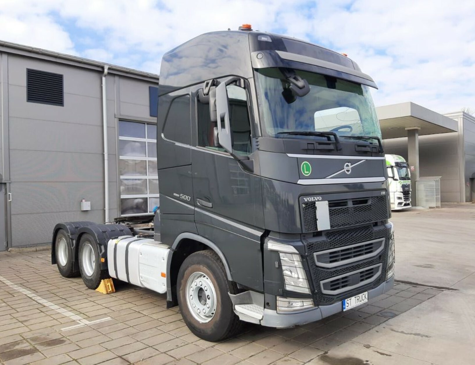 Тягач Volvo FH 500 6X4 из Европы в лизинг в Москве и по России - Купить для  юридических и физических лиц