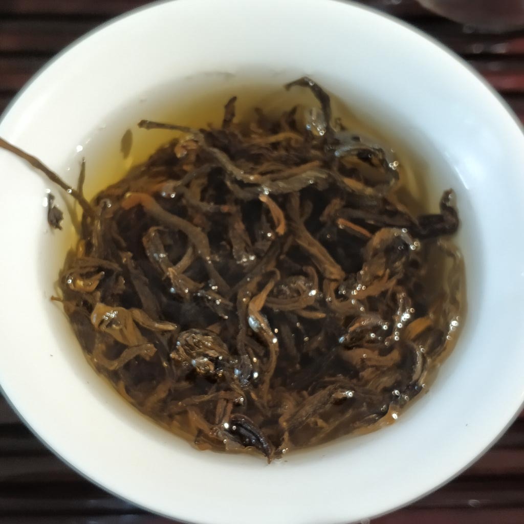 Rich amber Yingde tea liquor