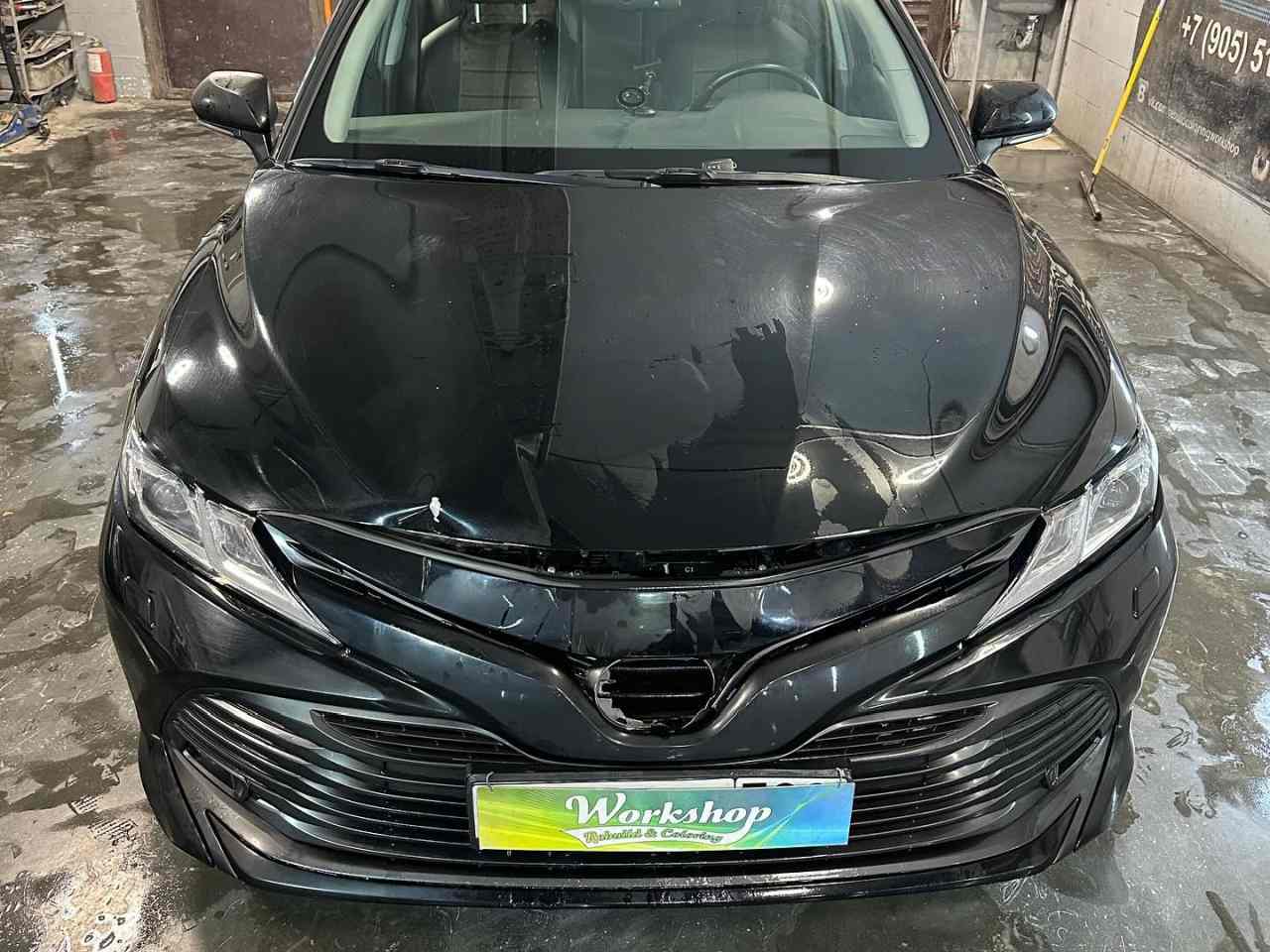 Битая спереди Toyota, ремонт капота