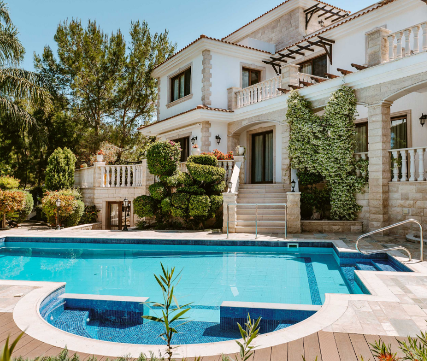 Наталья Филиппова на сцене PRO LONGEVITY BUSINESS OPEN TALK 2025