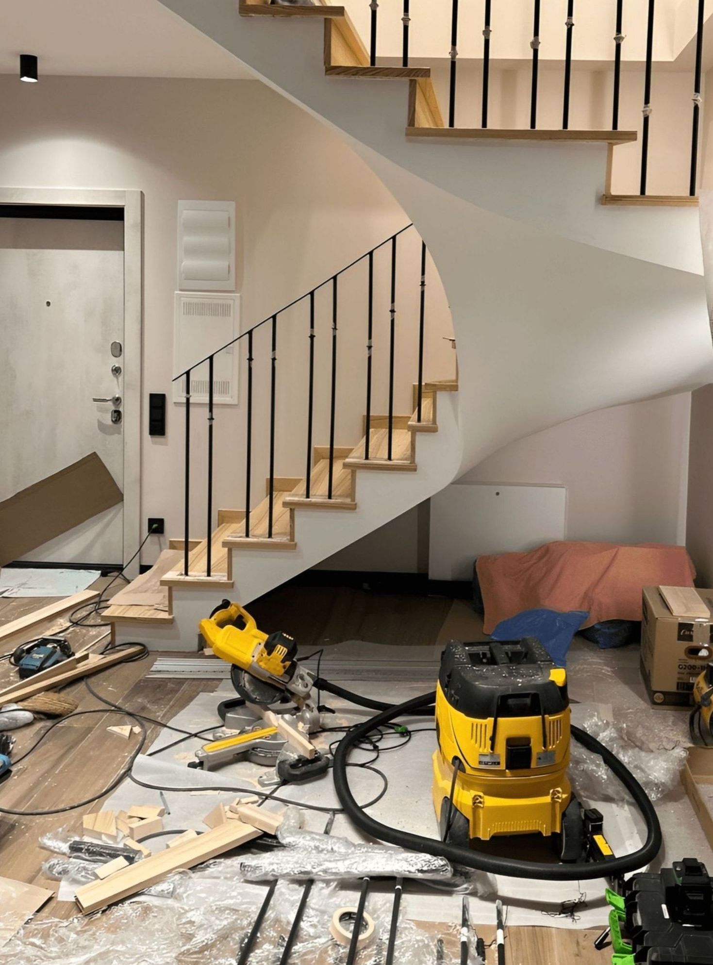 монтаж лестницы в квартиру Сочи