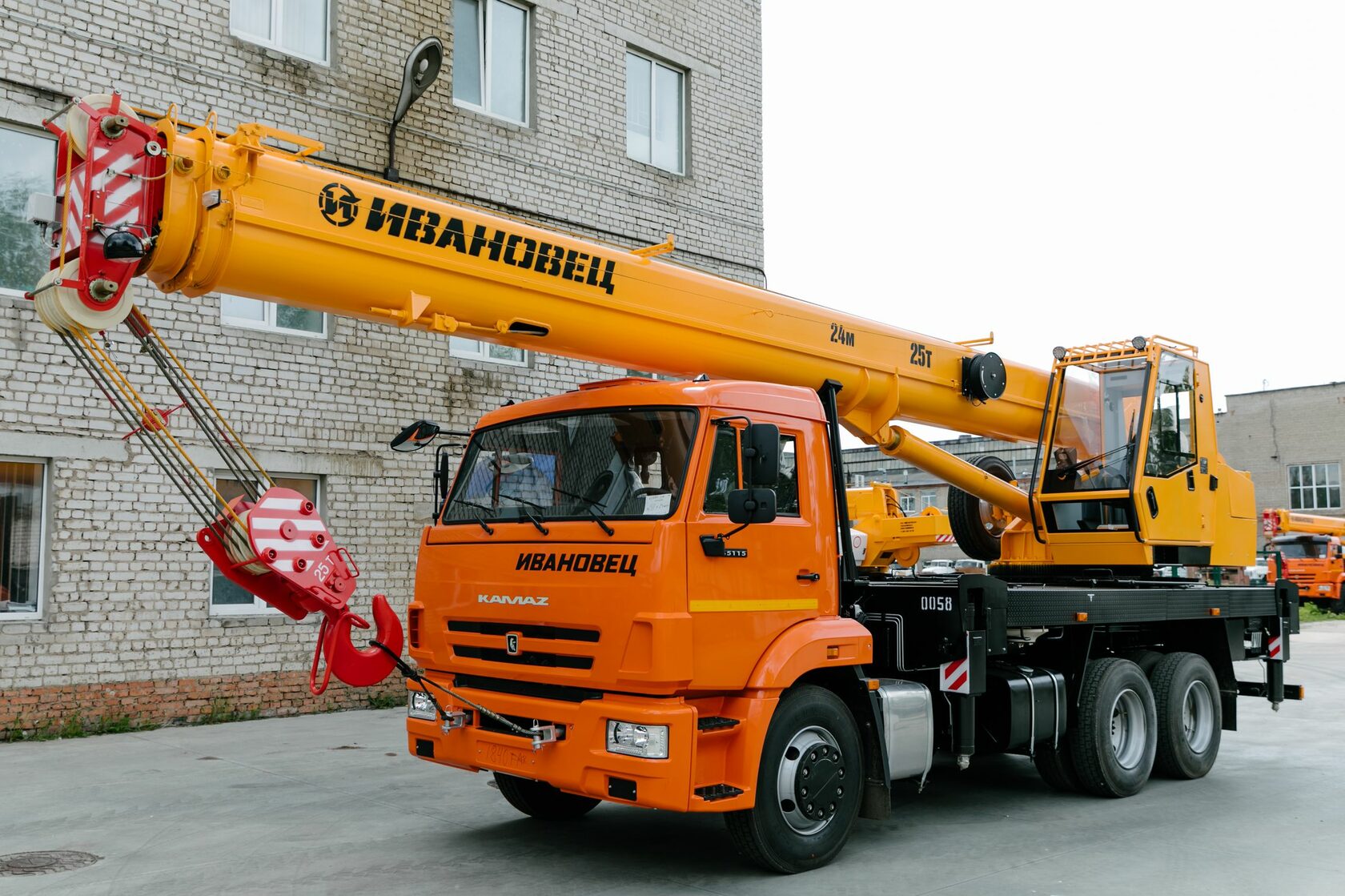 Кран ивановец. Автокран Ивановец КС-45717к-3. Автокран КС-45717к-1. КС-45717-1 Ивановец. Ивановец кран 25 тонн кс45717.