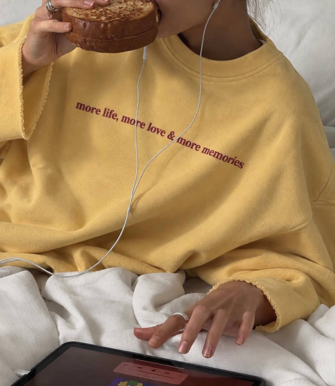 Жёлтый свитшот Loose Touch Me цвета Yolk