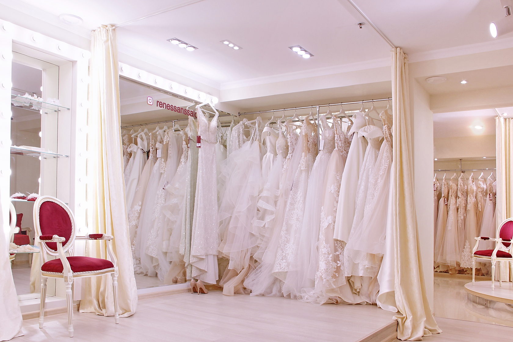 Салоны свадебных и вечерних платьев