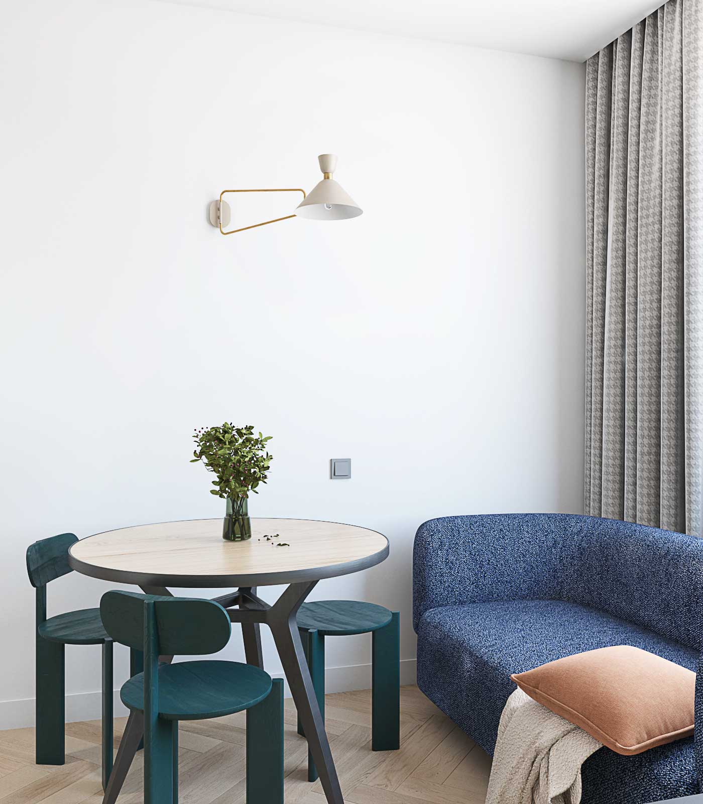 Обеденный круглый стол, деревянные стулья, синий диван на кухне.