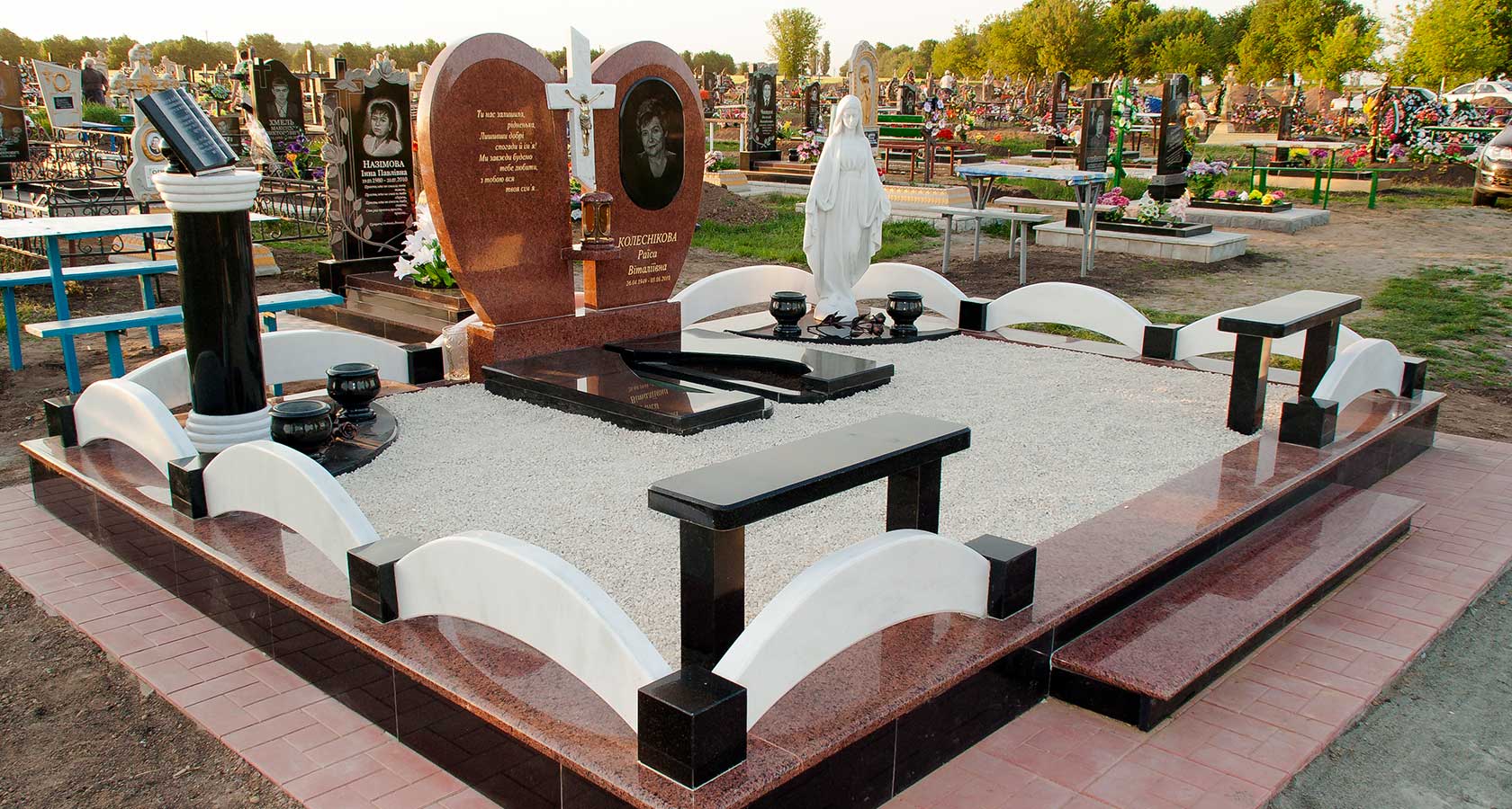 Памятник мемориальный комплекс на могилу в Украине