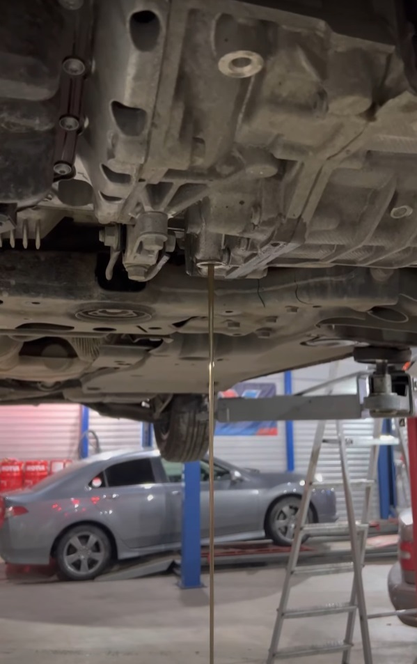 Выставление уровня Проверка уровня на заведенном двигателе