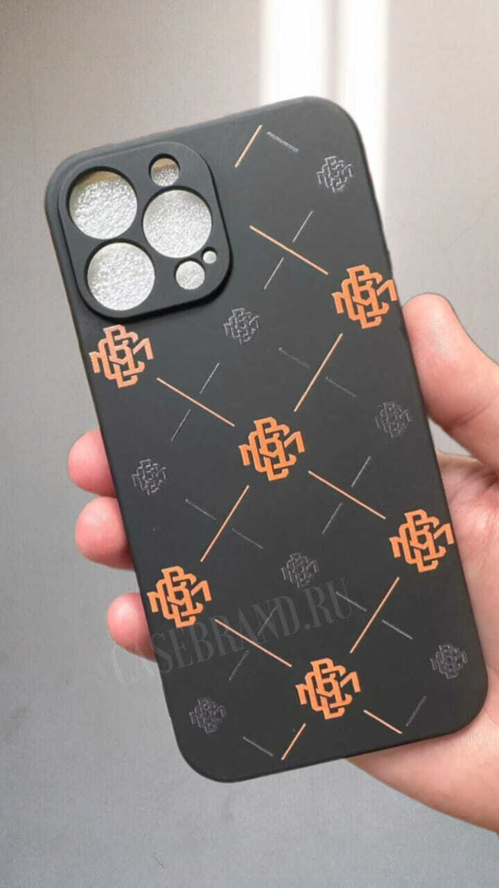 Брендированные черные Soft-Touch чехлы для iPhone с нанесением печати логотипа монограмма на заказ в Casebrand