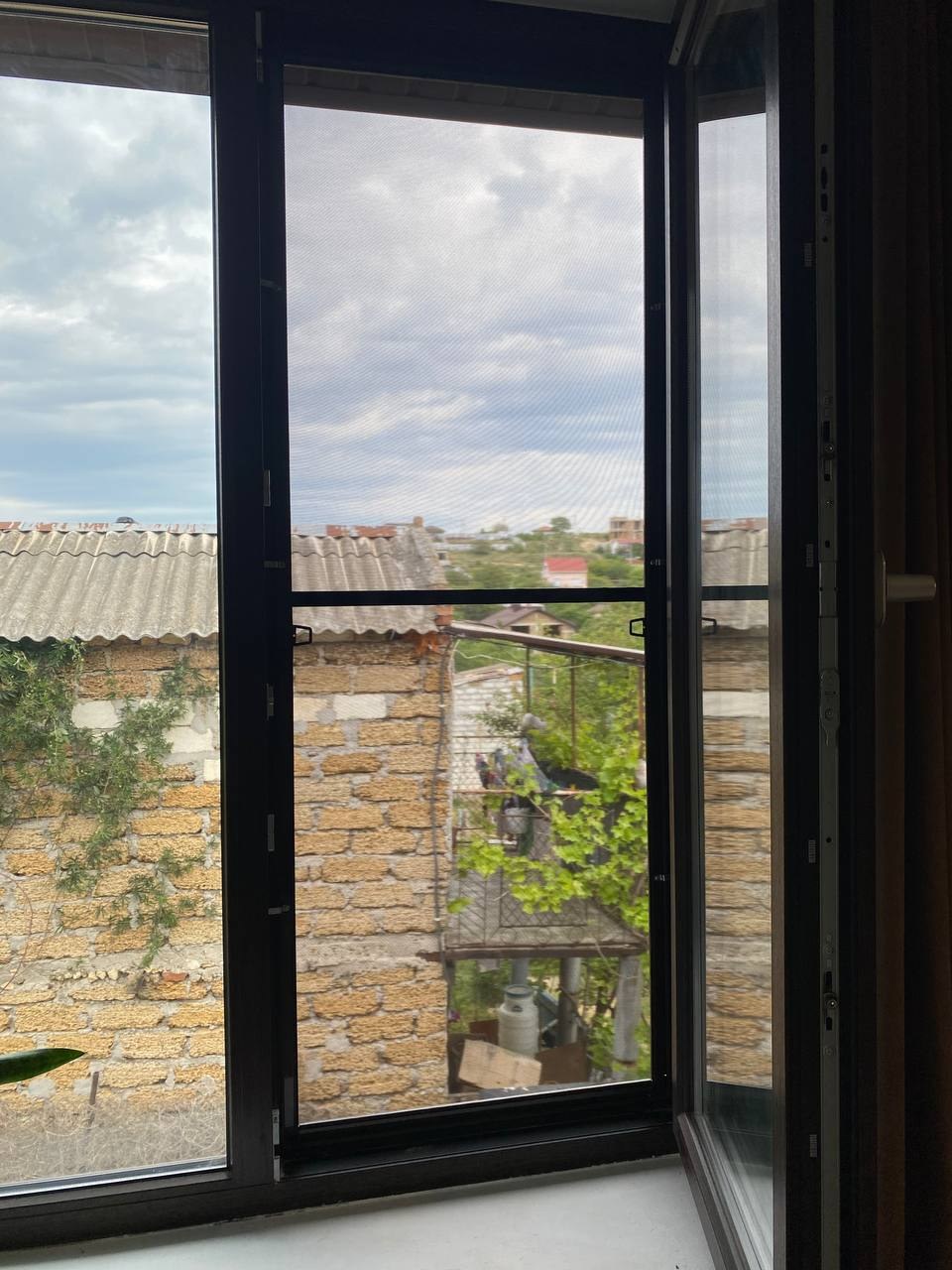 Внутрирамная сетка в проёме · работа ЭВОКОМ