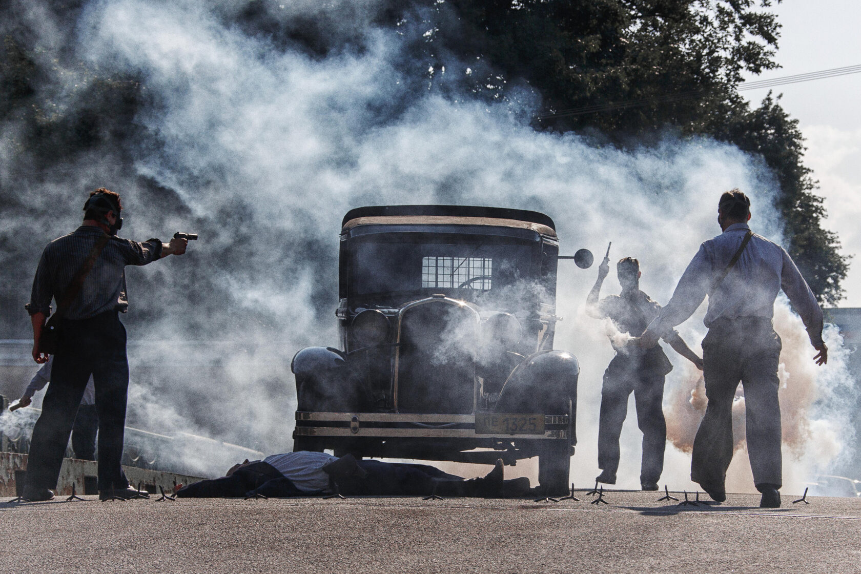 Бандитская перестрелка в послевоенном Ленинграде, кадр из сериала «Ленинград 46»