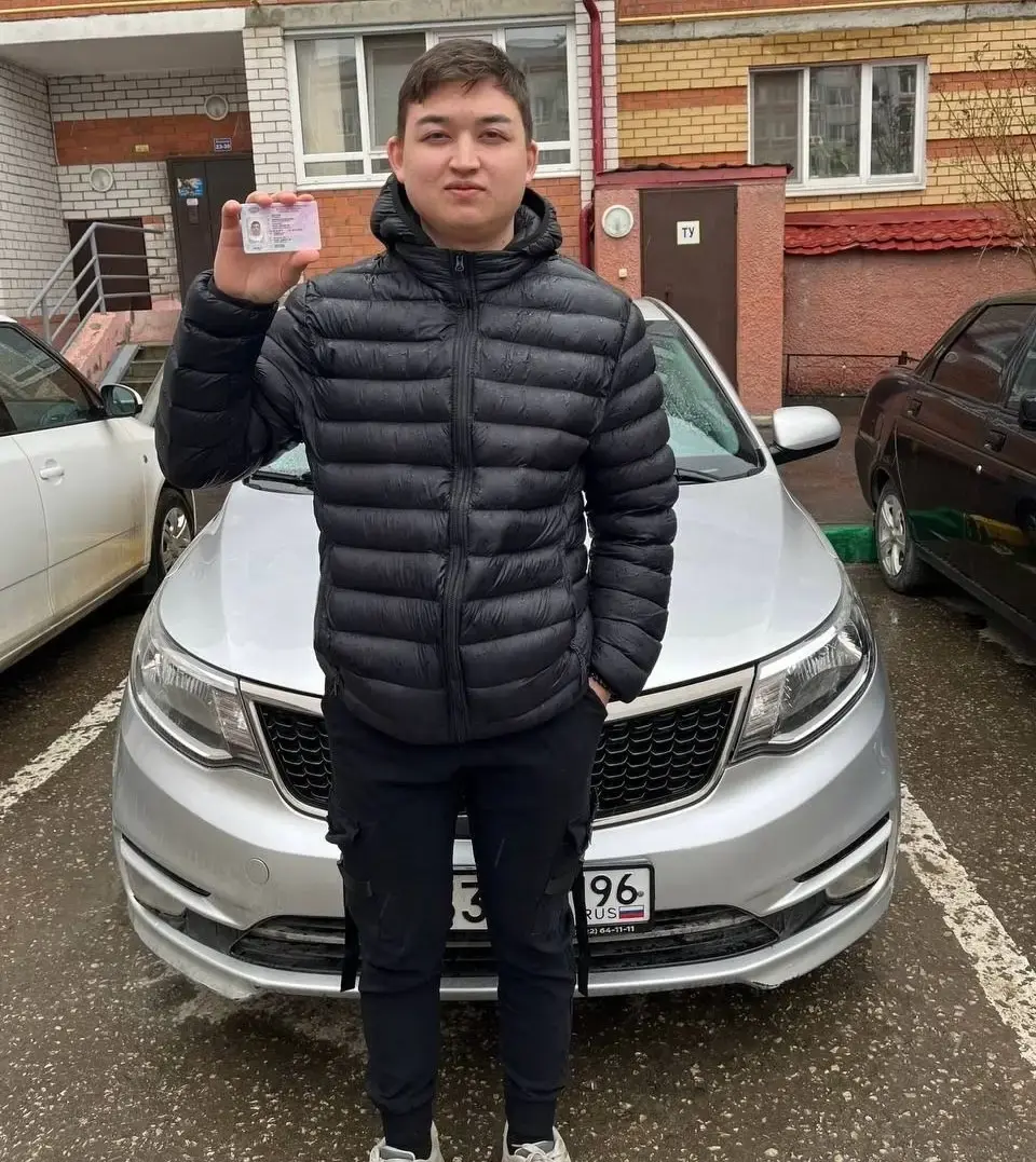 Латухин Николай после сдачи экзамена в ГИБДД