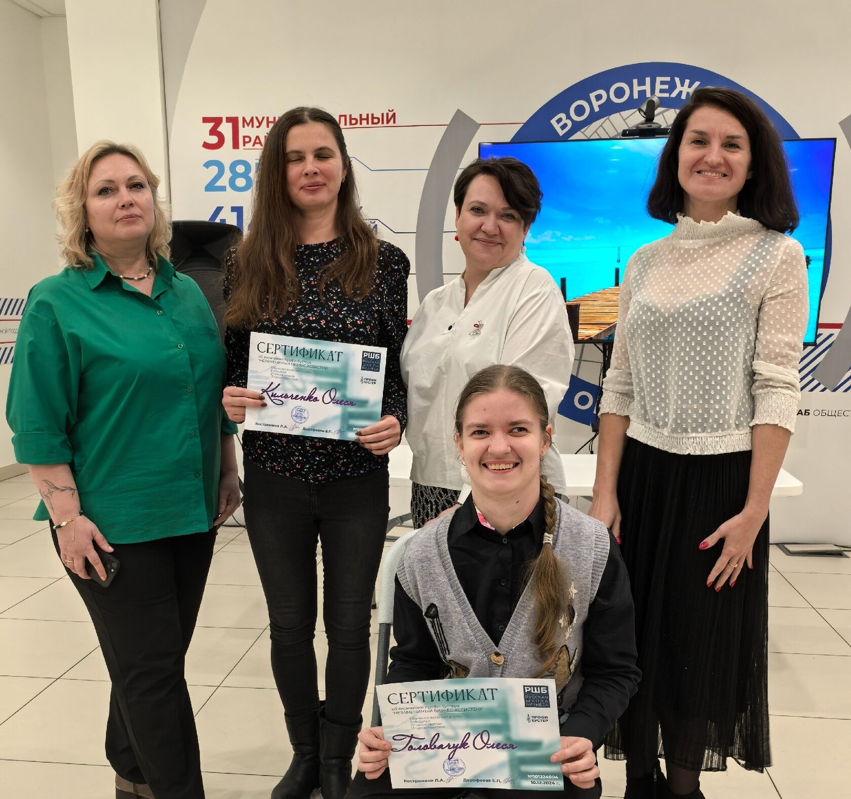 Наши выпускницы и Анна Сергеевна - фото