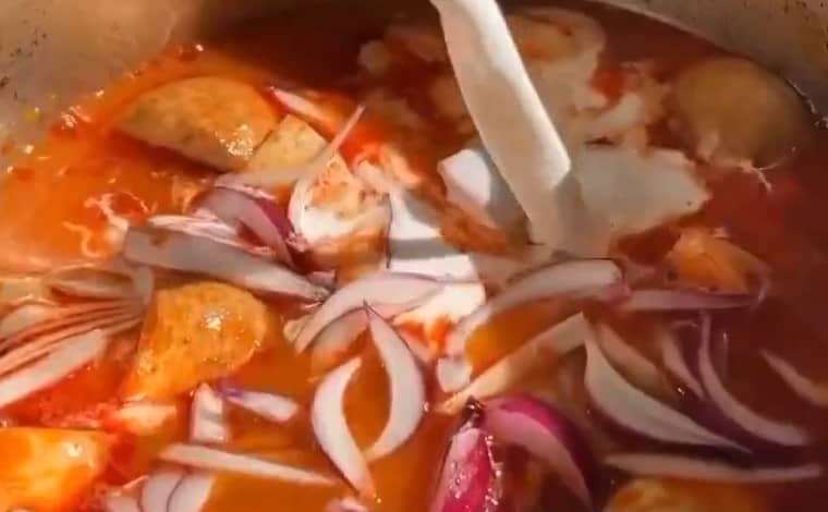 Приготовление супа Том ям с креветками и грибами на кокосовом молоке: шаг 7