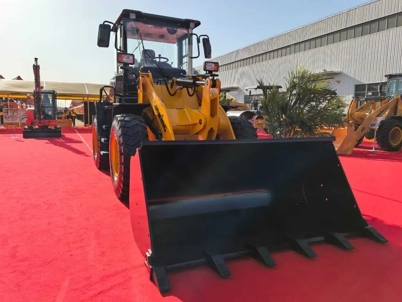 Фронтальный погрузчик LONKING LG 833GB