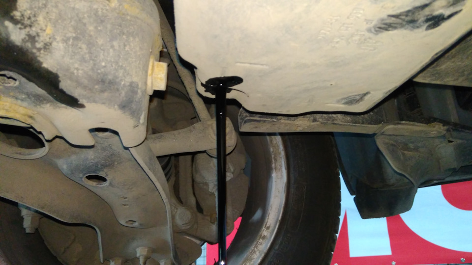 Слив масла через контрольный стакан