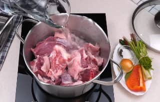 Приготовление харчо из говядины по-грузински с рисом: шаг 2