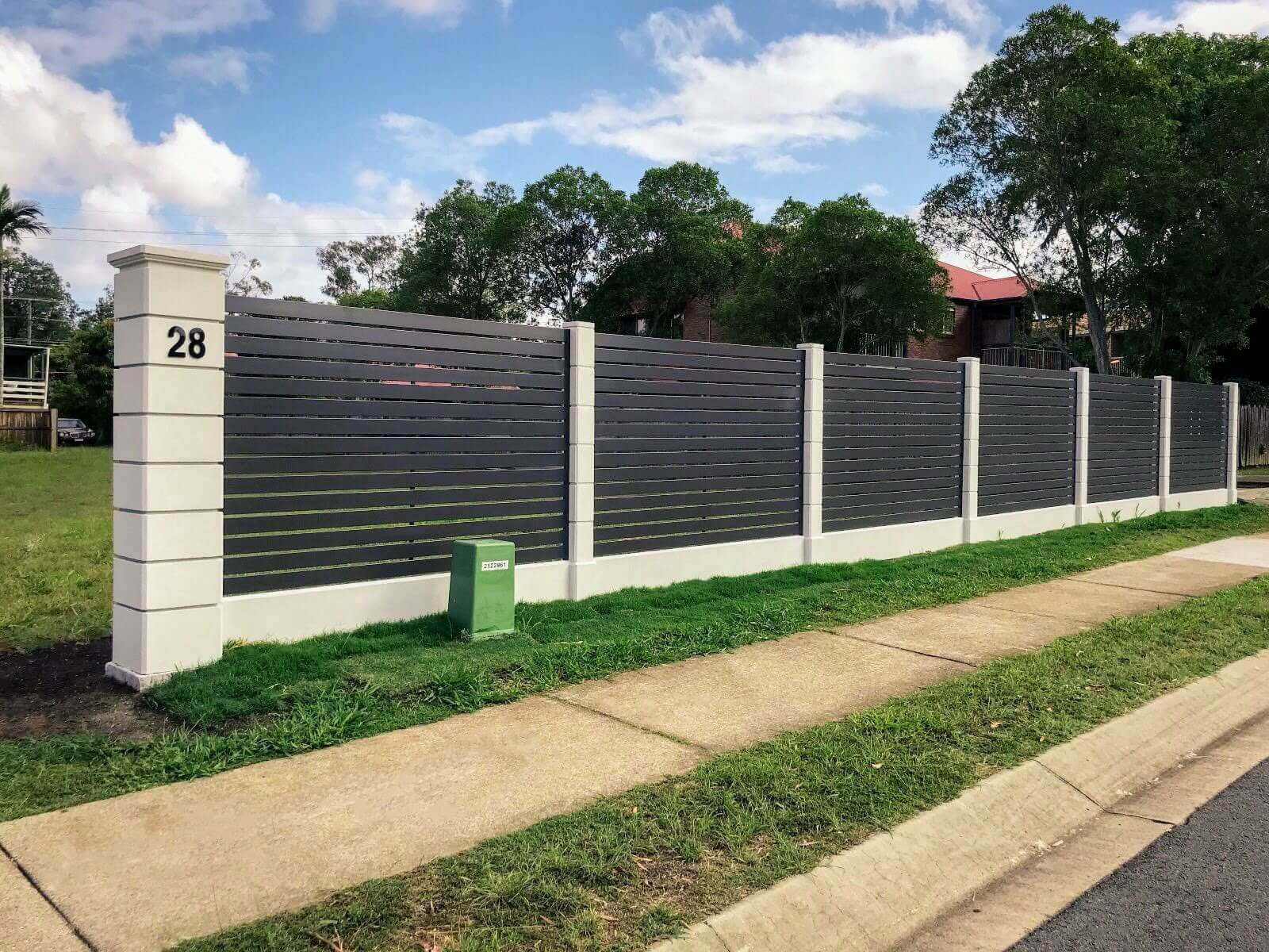 модульный забор. профлист для забора. забор профлист калитка евроштакет. забор из кирпича и евроштакетника. забор из профнастила под ключ.