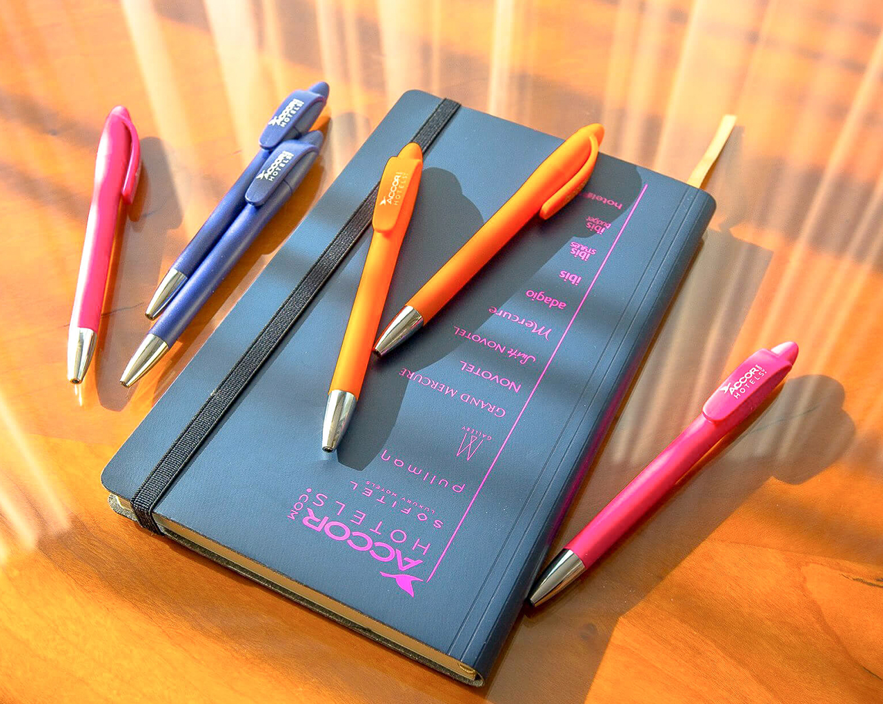 Ручки из картона с печатью для гостиниц