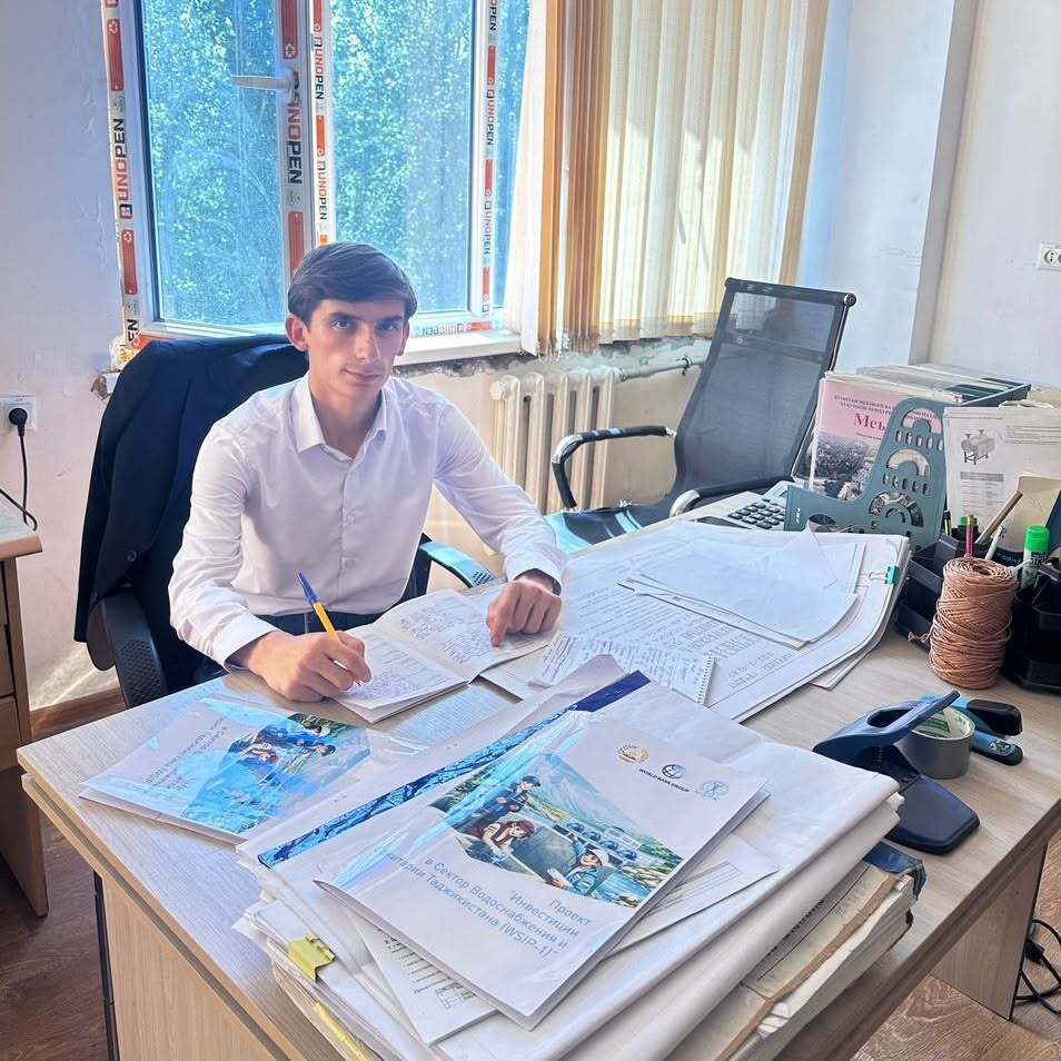 Возможно, это изображение учеба и текст