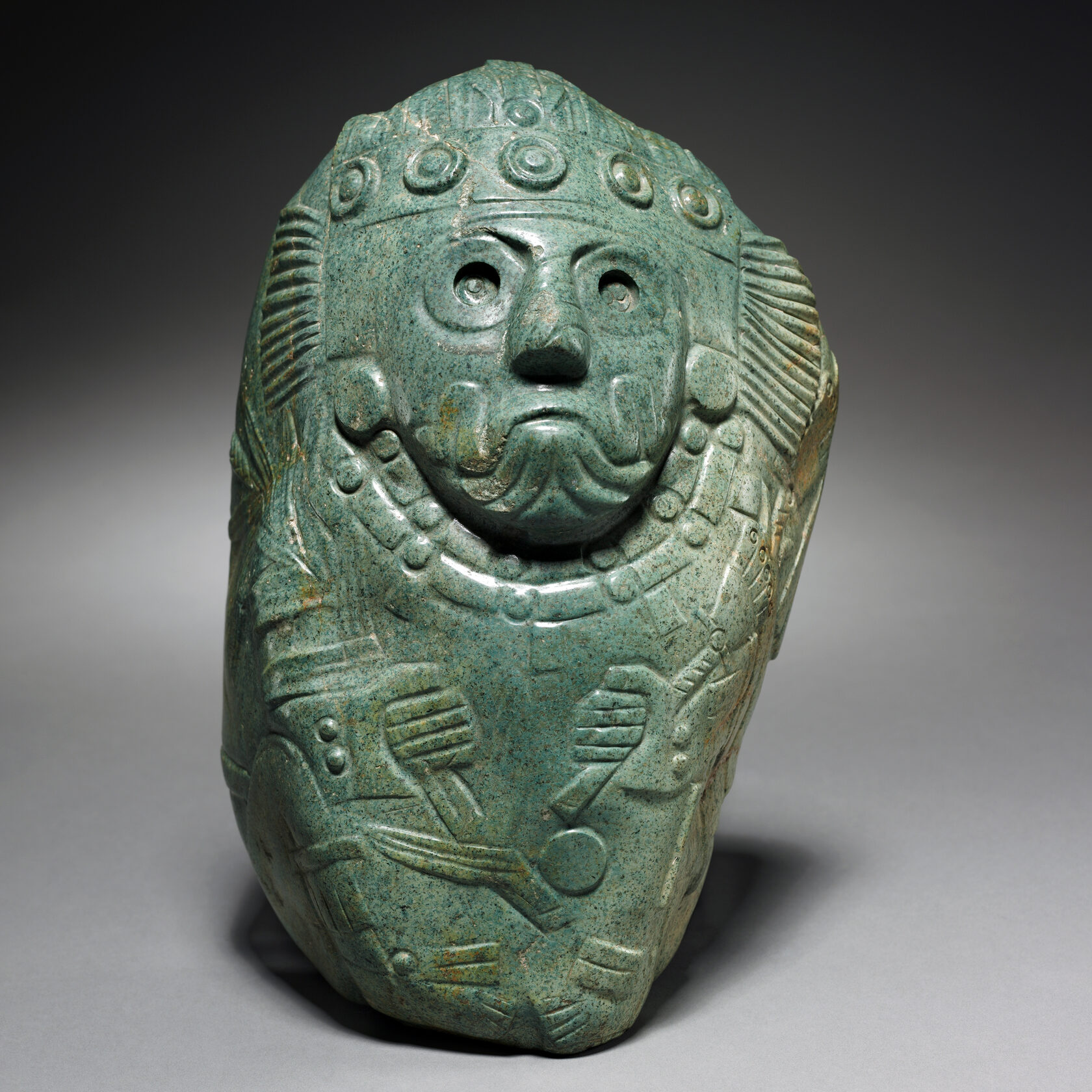 Тлалок со стеблем маиса в руке. Ацтеки, 13-16 вв. н.э. Коллекция The Cleveland Museum of Art.