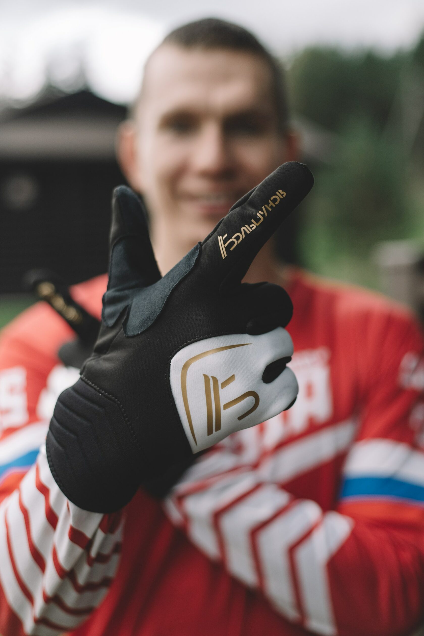 Перчатки Александра Большунова