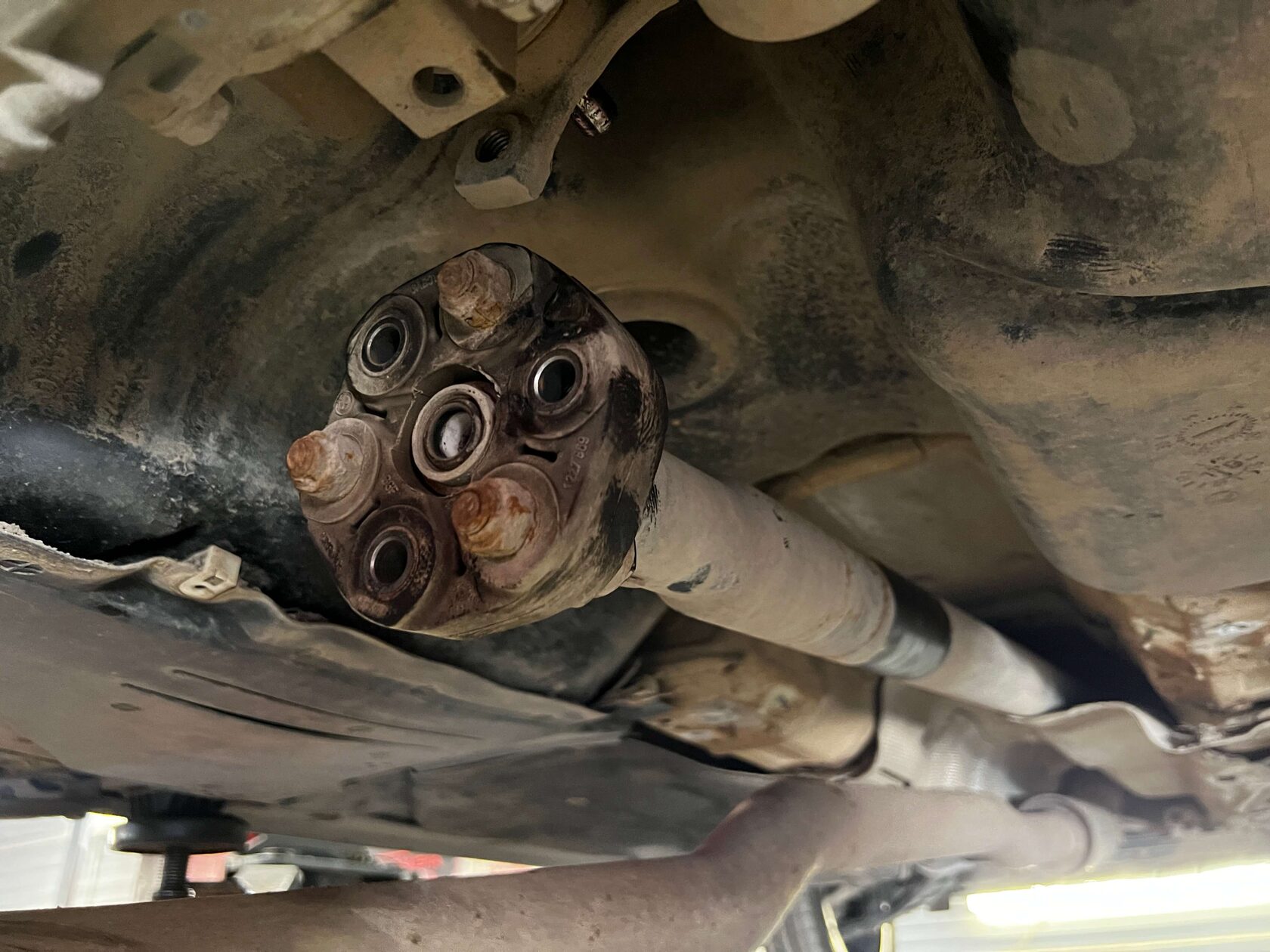 Откручиваем кардан от муфты BMW X1