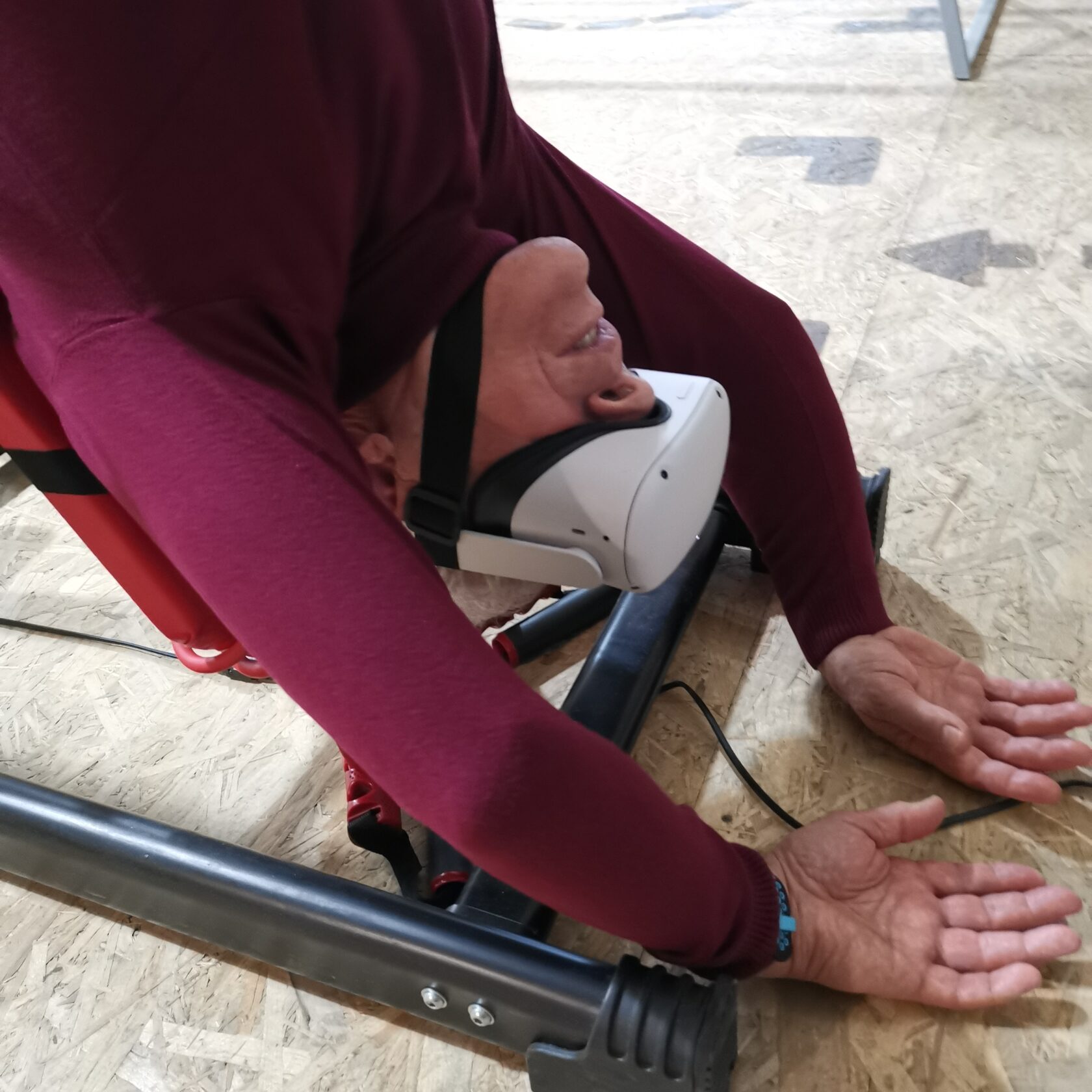 Фото как Витруальная Реальность помогает ускорить процесс восстановления позвоночника. Занятия у РАмана в Анапе.