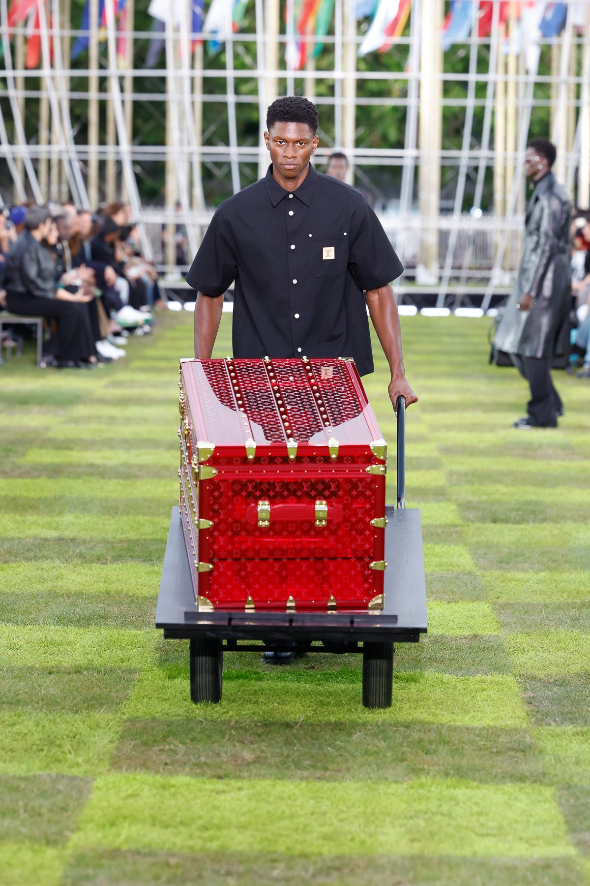 Louis Vuitton Весна 2025 16