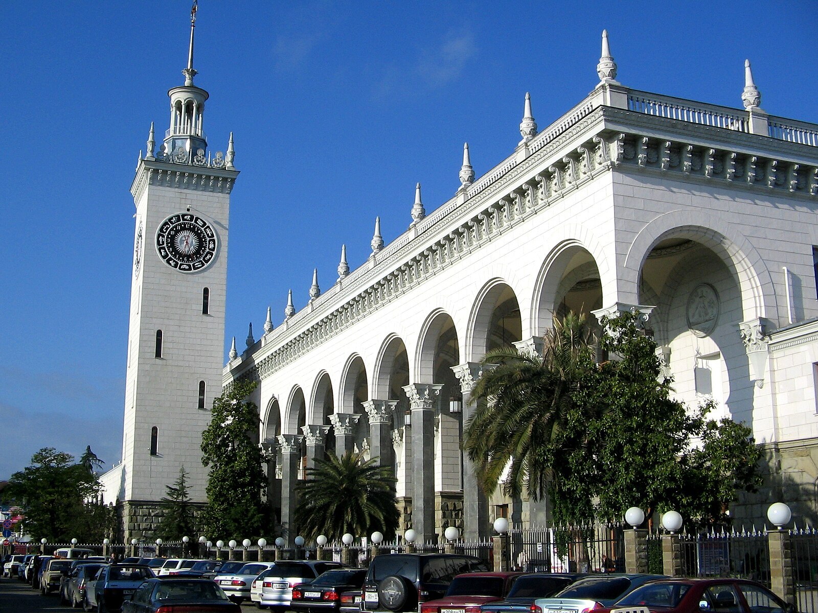 Сочи-Пассажирский небо поезд вокзал