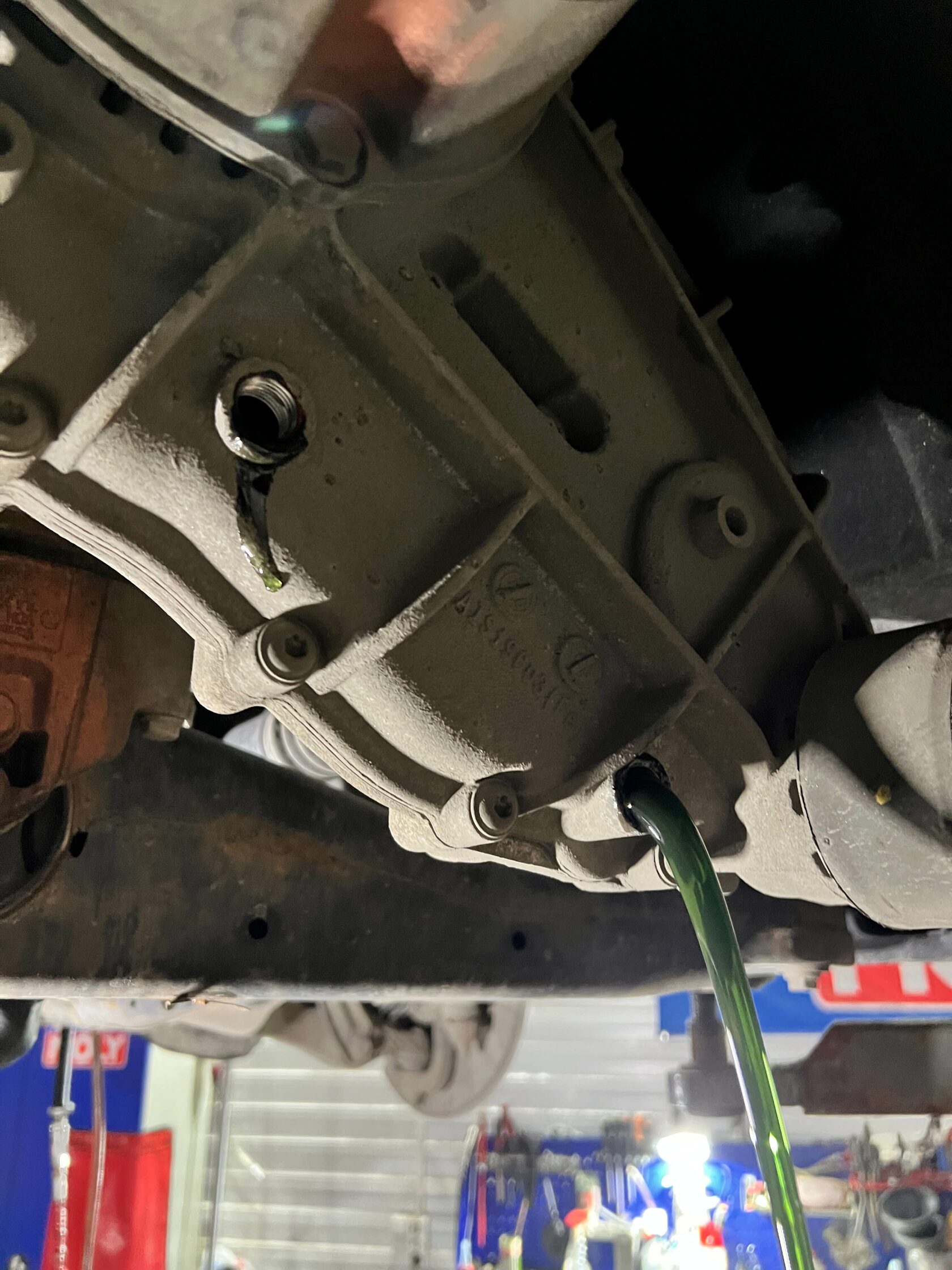 Замена масла в раздаточной коробке Touareg