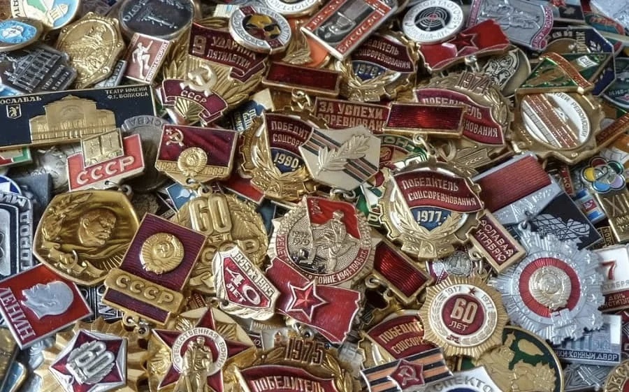 Коллекция значков советского времени (29 шт.) купить в Астрахани, цена 1 000 р