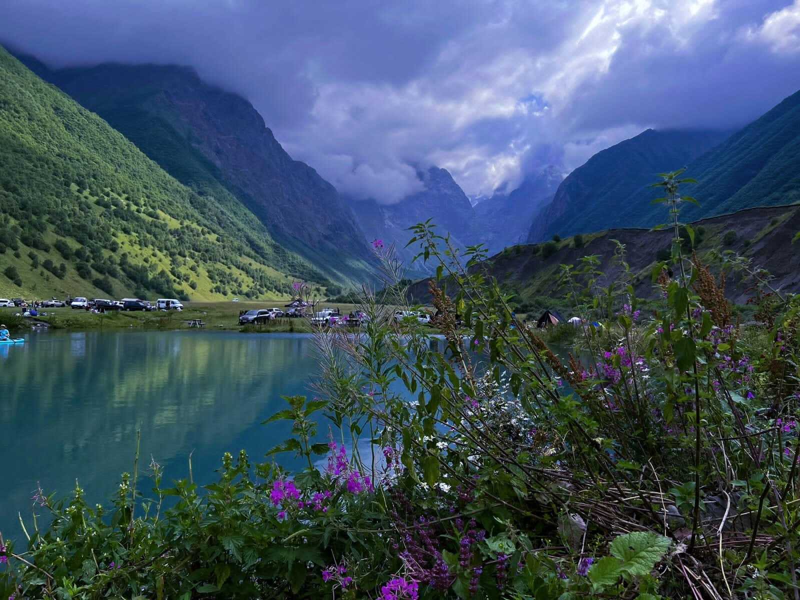 Бирюзовое озеро Гижгит