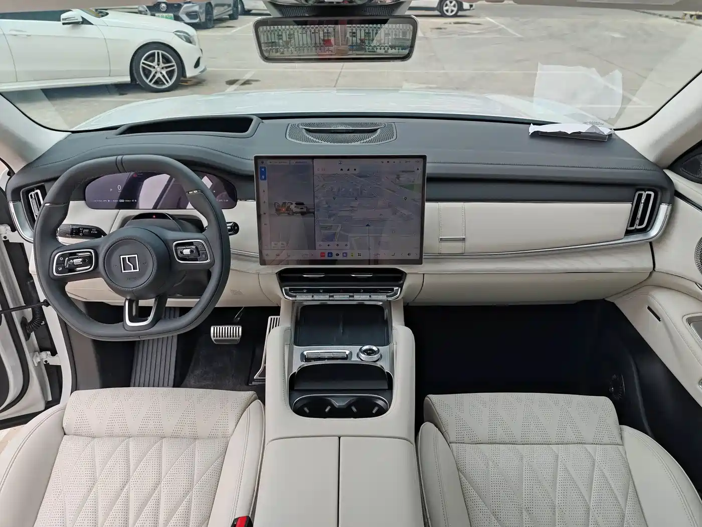 Zeekr 8X dashboard and screens