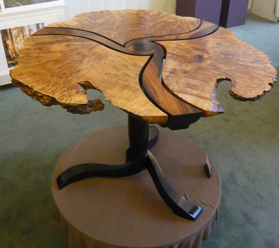 Интересные столы из дерева