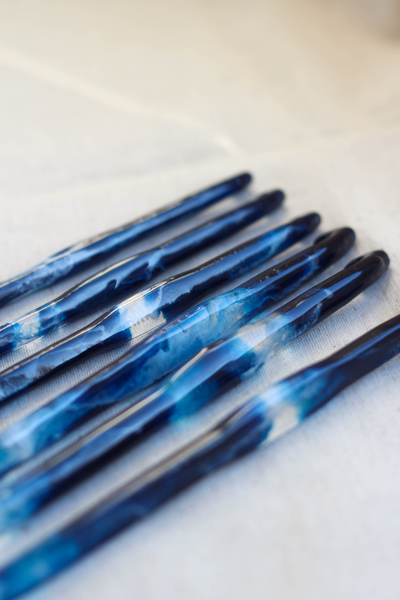 Крючки для вязания из эпоксидной смолы синие