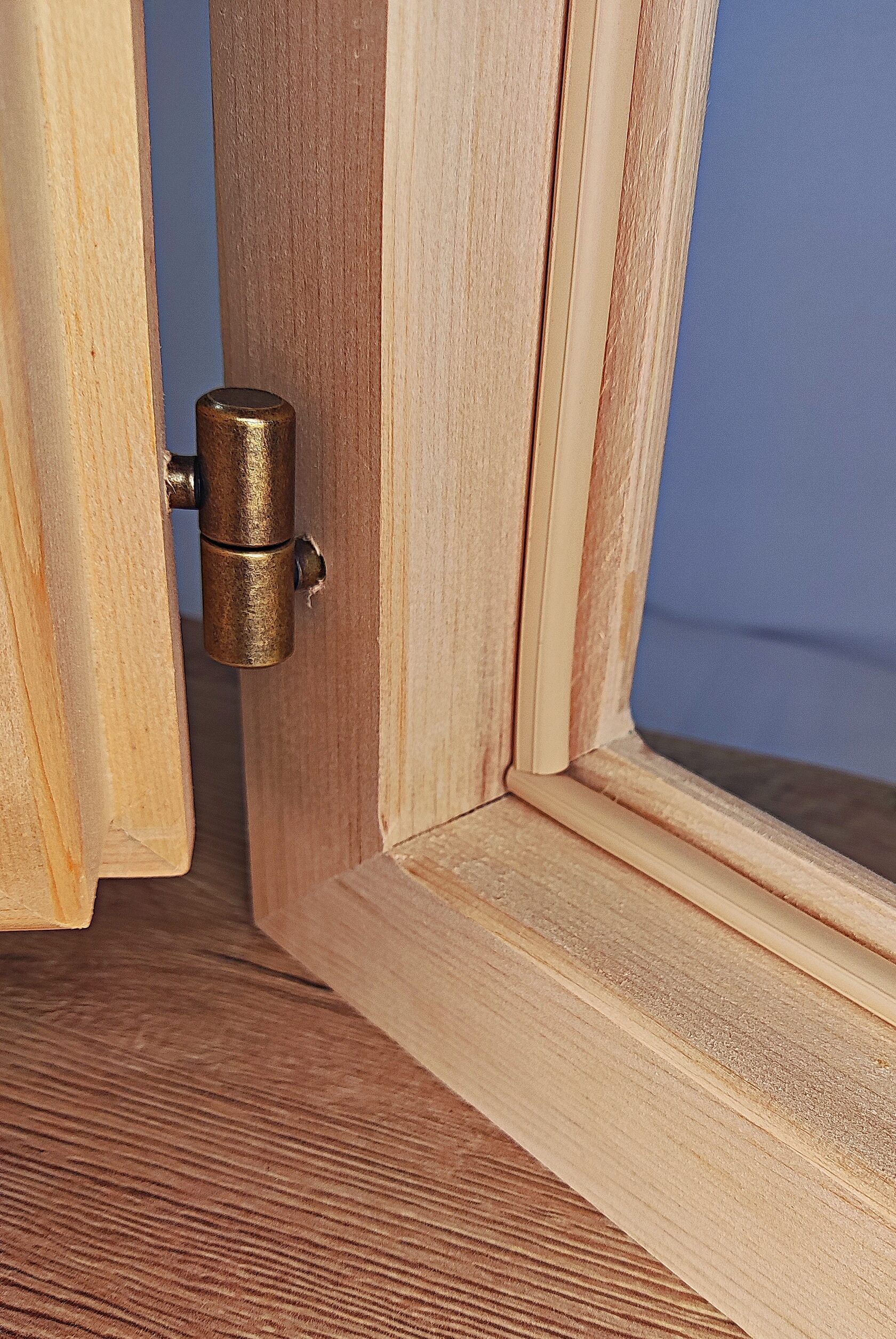 кедровое окно бронза ручка