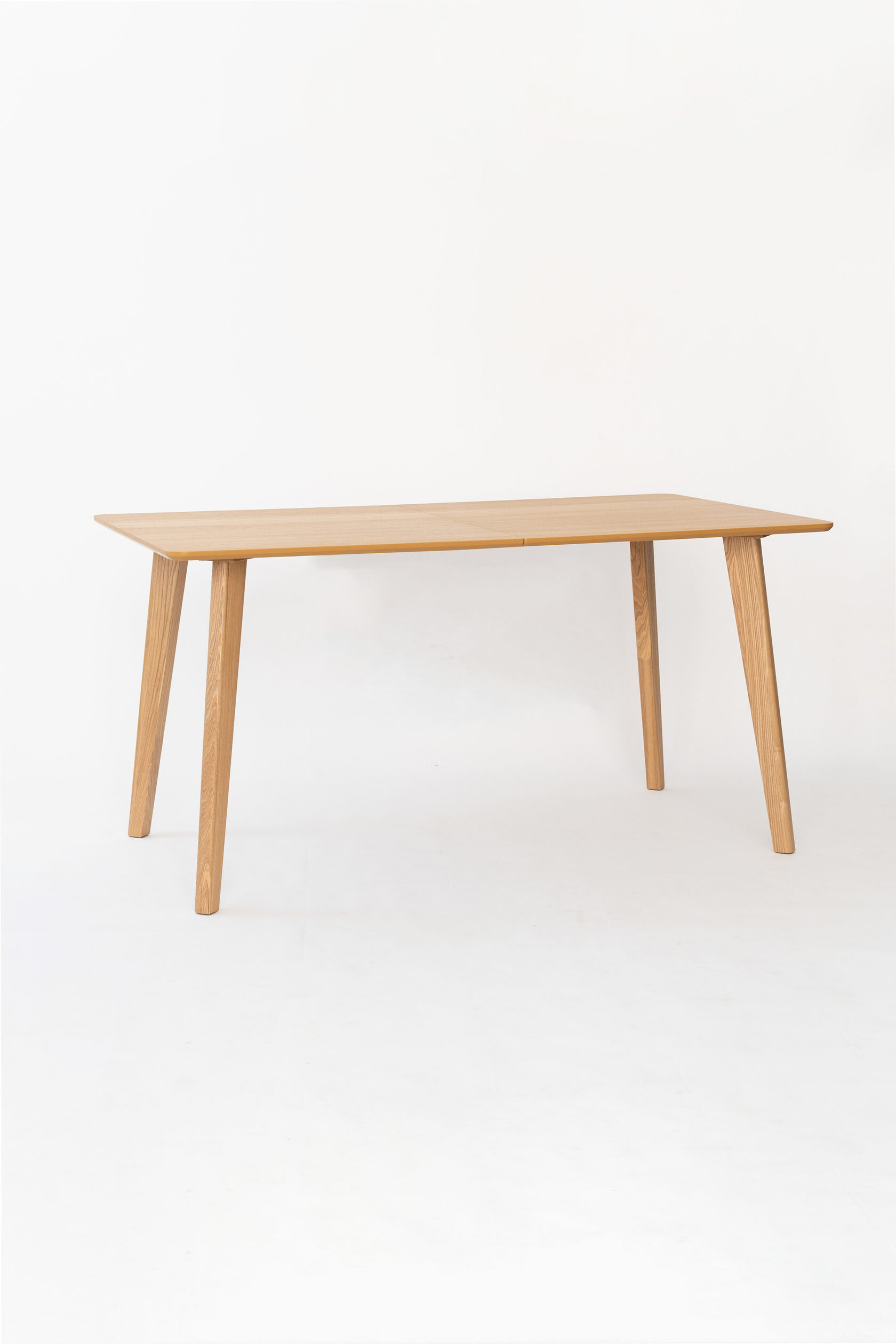 Раскладной стол Нордик Дуб купить в интернет-магазине LAGOM