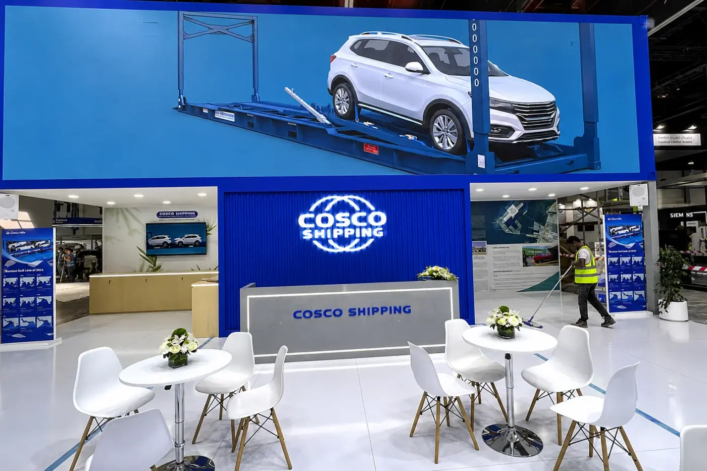 Exhibition stand with a vehicle display and open meeting seating