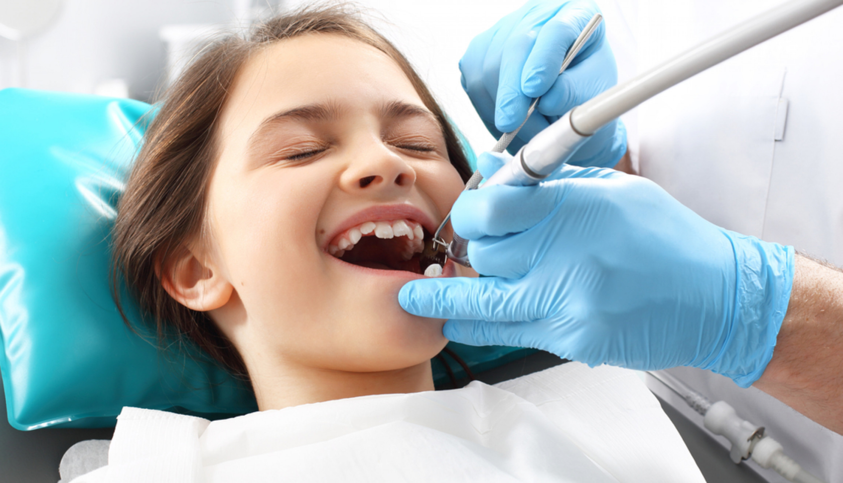 Врач который делает зубы. Профессиональная гигиена полости рта. Профессиональная гигиена полости рта у детей. Зубы стоматолог. Гигиена рта у стоматолога.