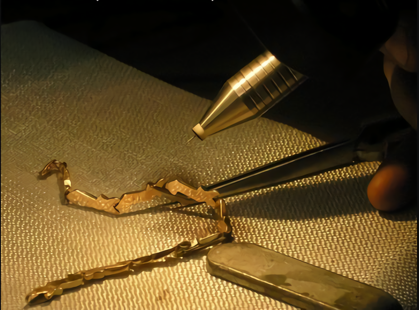 ювелирная пайка процесс. пайка золотого изделия. ювелирная пайка. ювелирная пайка. пайка золотом.