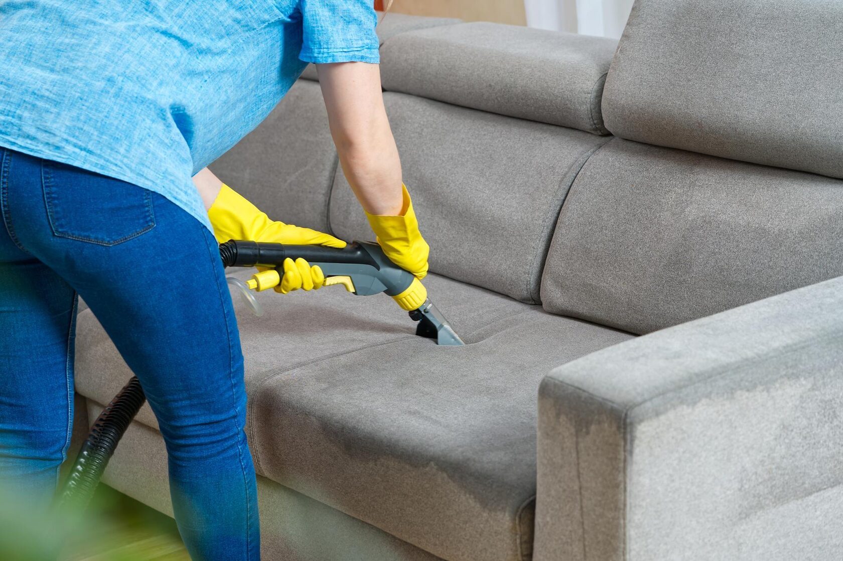 Удаление пятен и запахов с мягкой мебели в Молдове