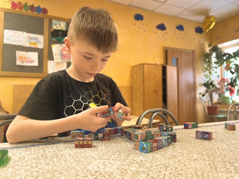 Мальчик Арсений в доме Приюта 