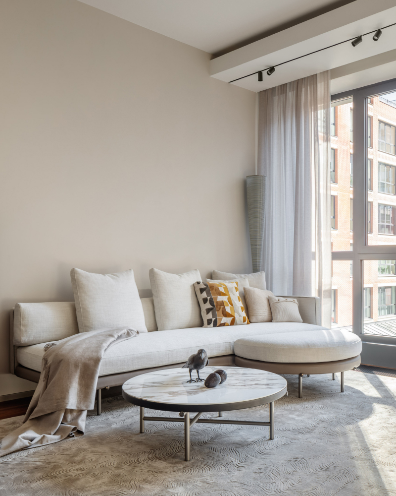 бежевый диван в интерьере