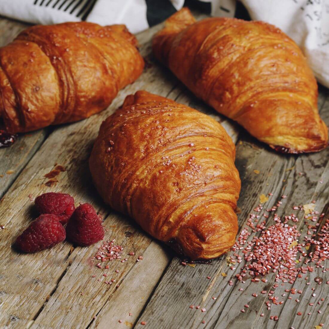 Круассан с малиной