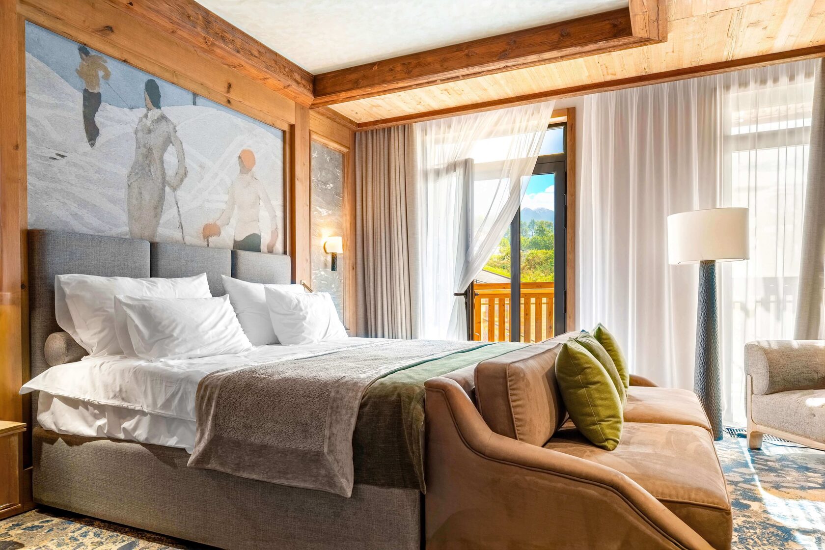 Benefit Chalet — бассейн infinity с видом на горы