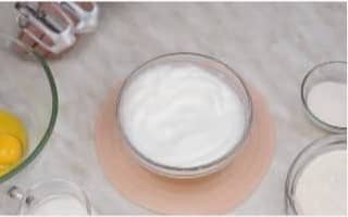 Приготовление панкейков на молоке на сковороде: шаг 2