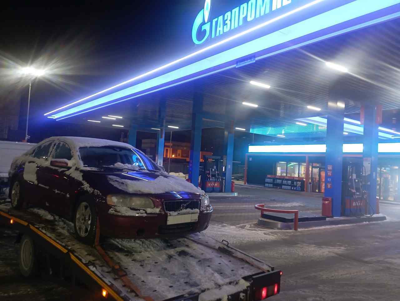 Эвакуация автомобиля Volvo S60 с проспекта Авиаконструкторов в Приморском районе Санкт-Петербурга